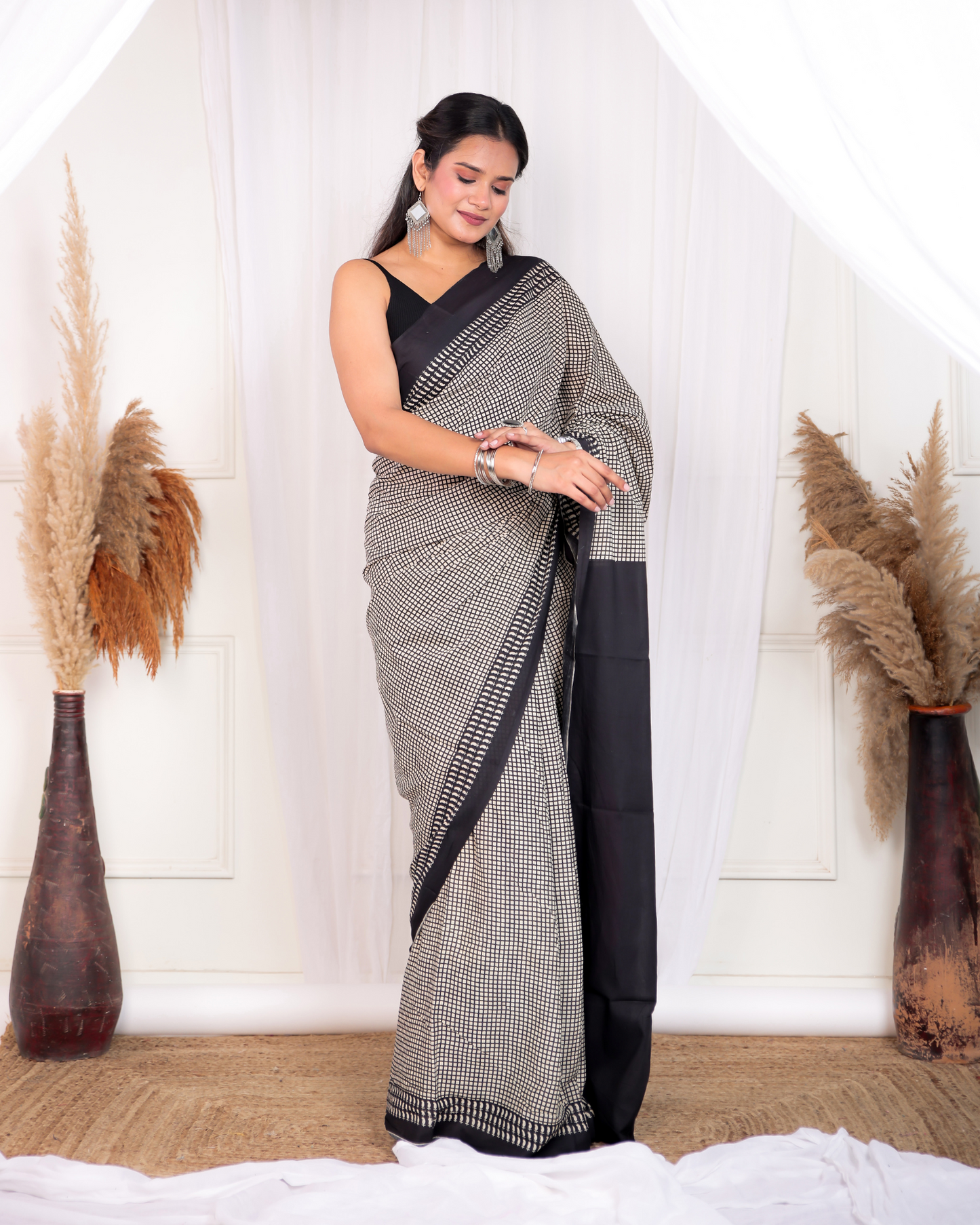 Mudran Black Checkered Mulmul Saree