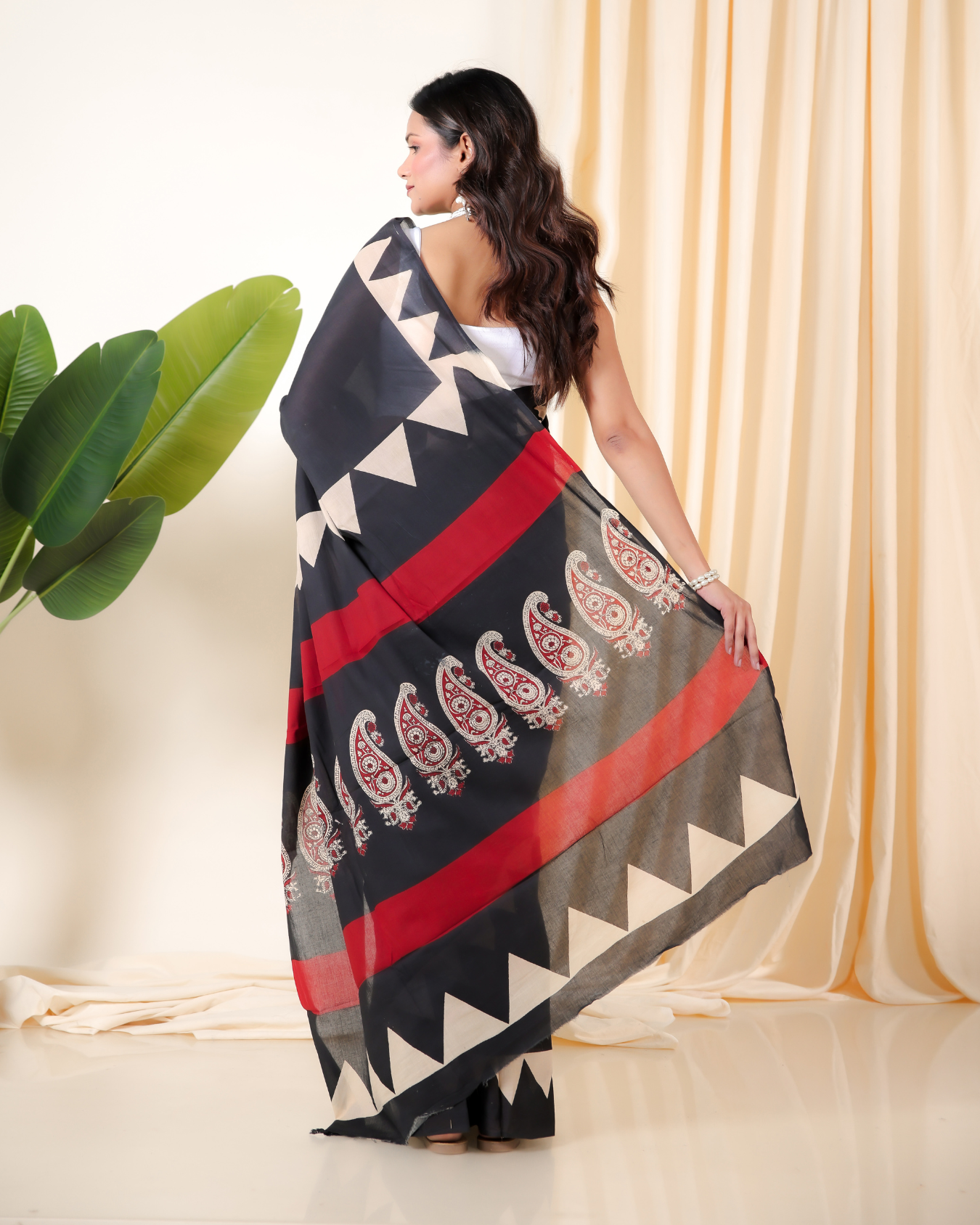 Mudran Black Screenprinted Mulmul Sarees