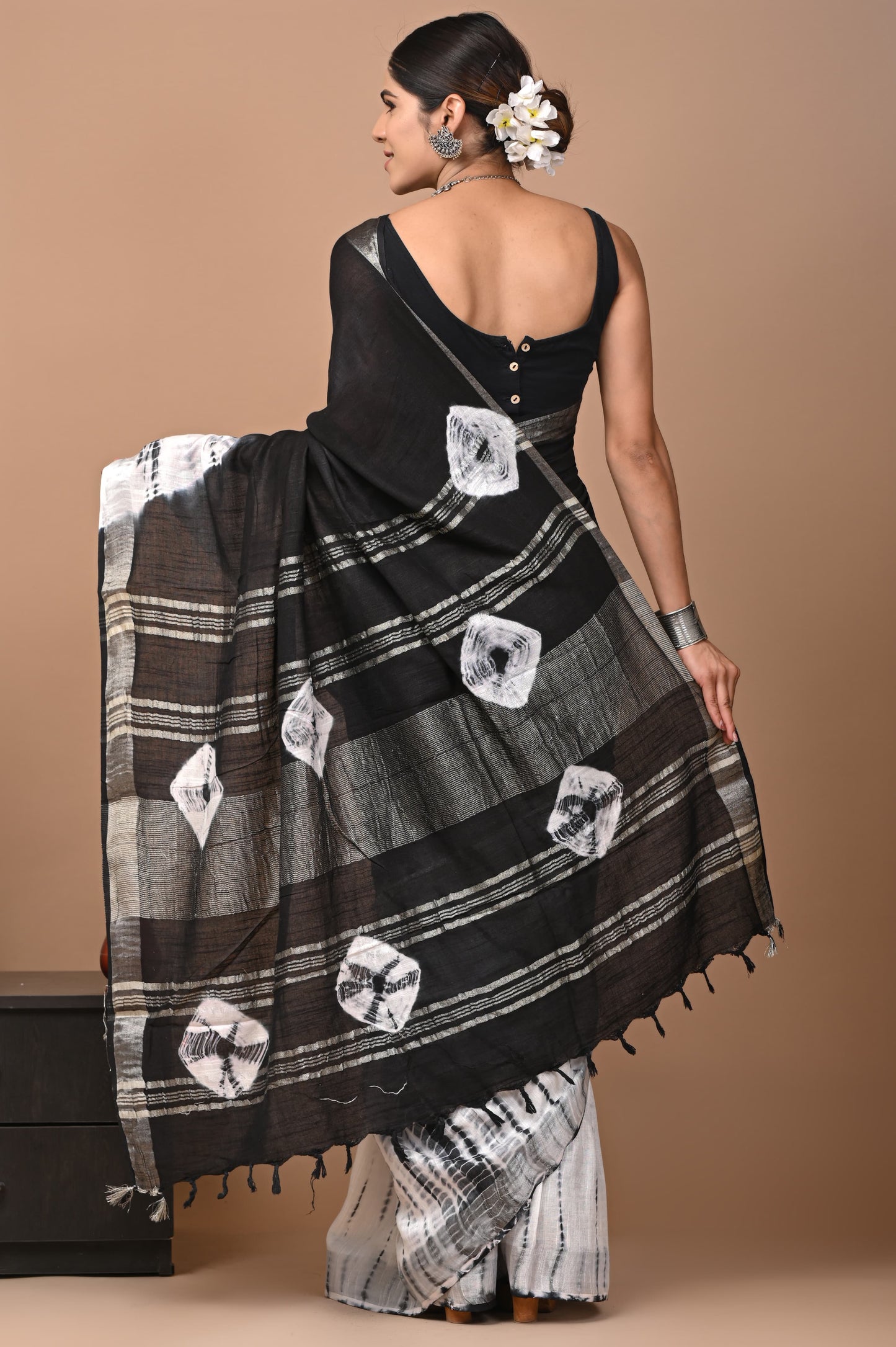 Mono Majesty Saree