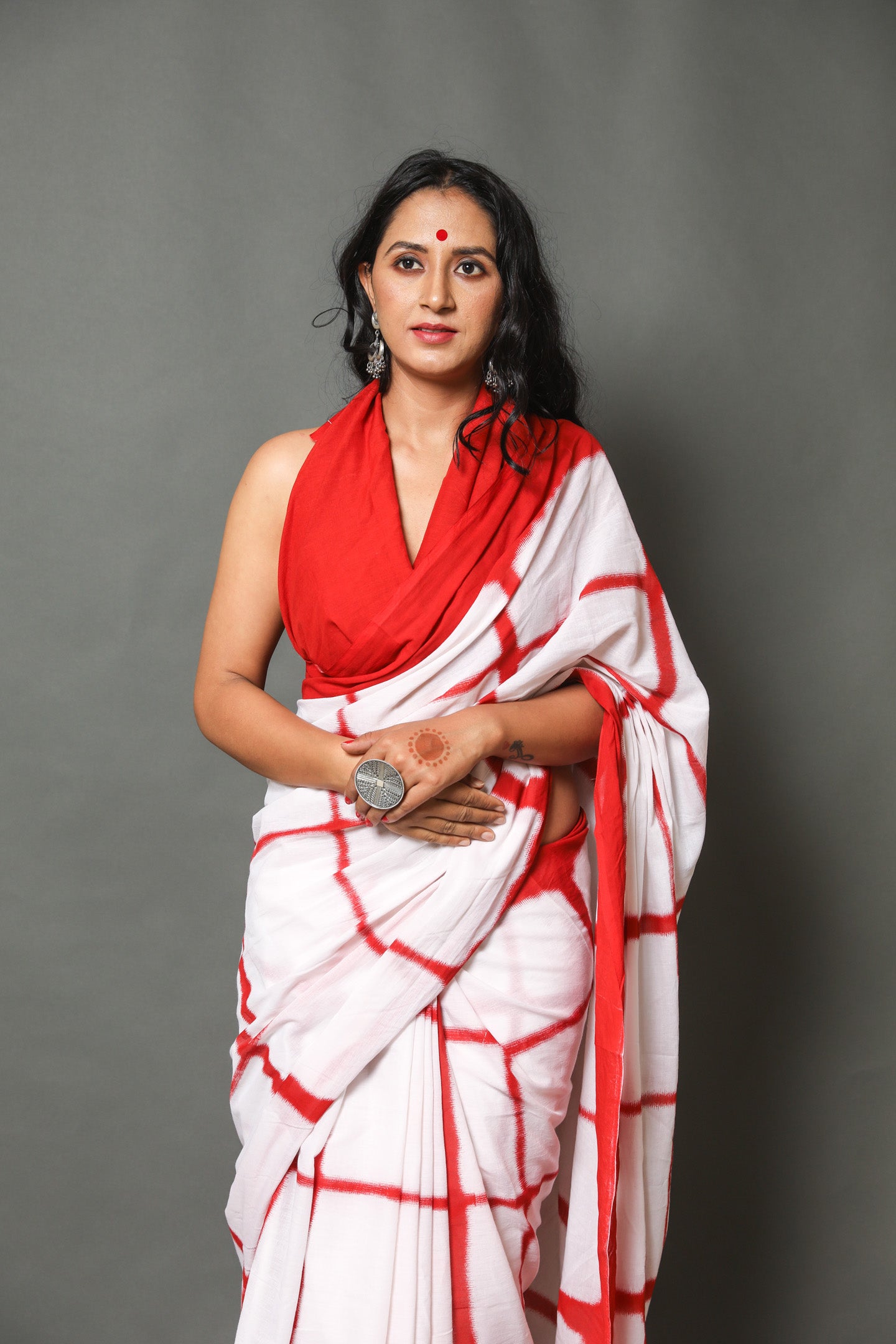 Grid Glamour Mulmul Saree