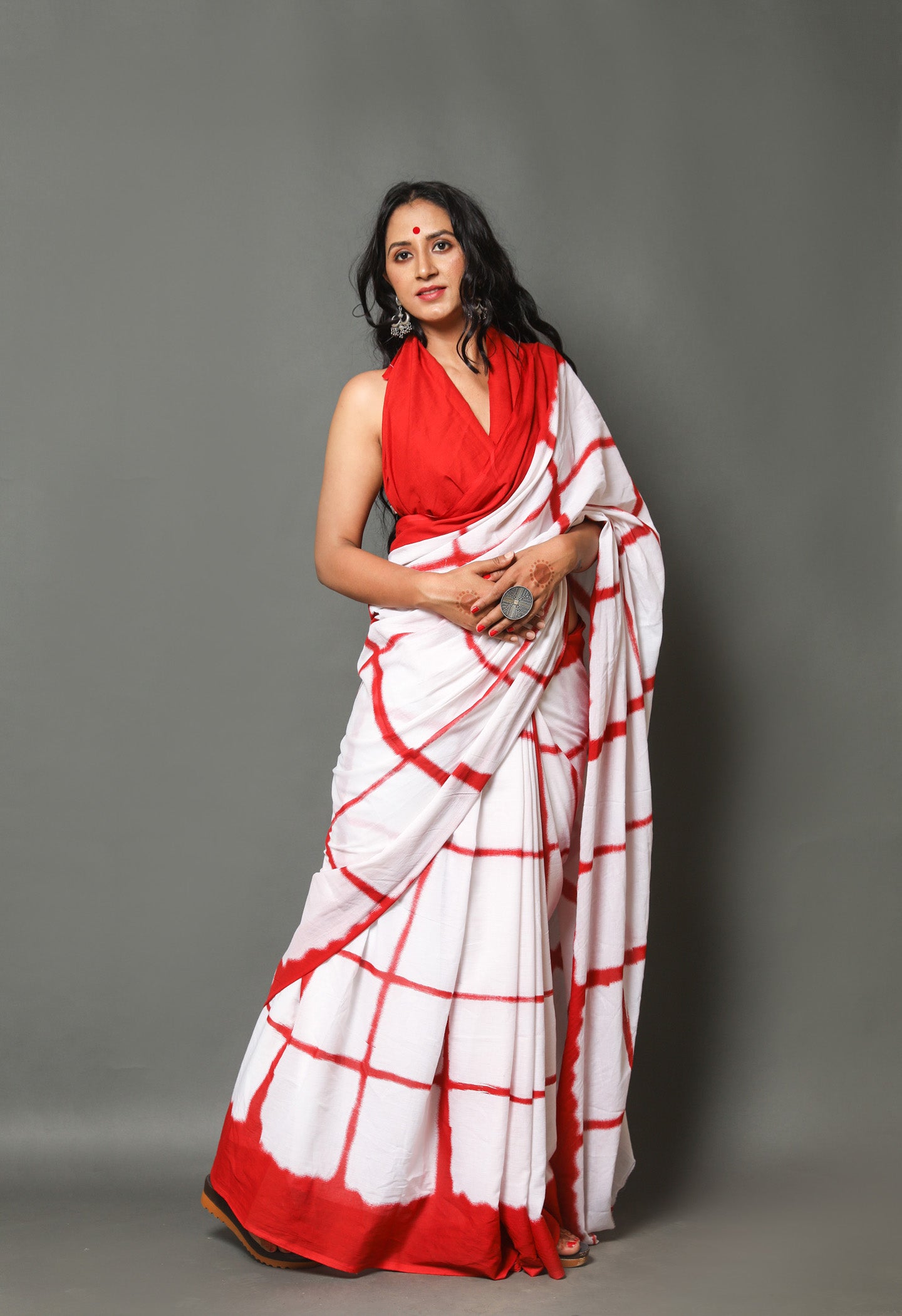 Grid Glamour Mulmul Saree