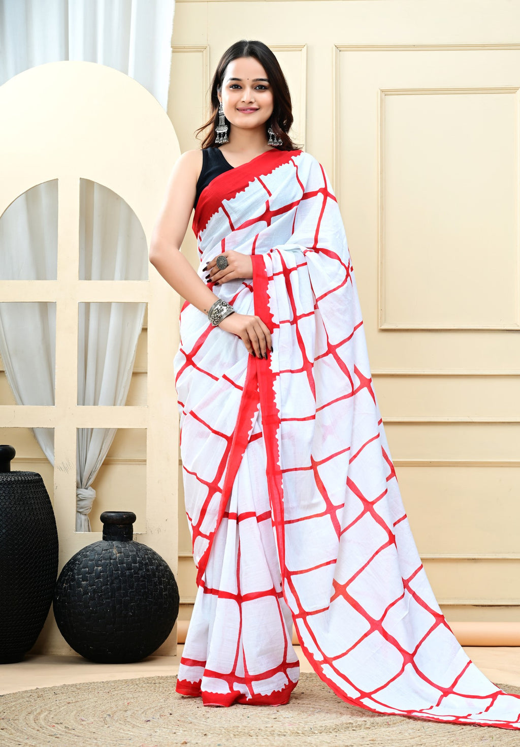 Grid Glamour Mulmul Saree