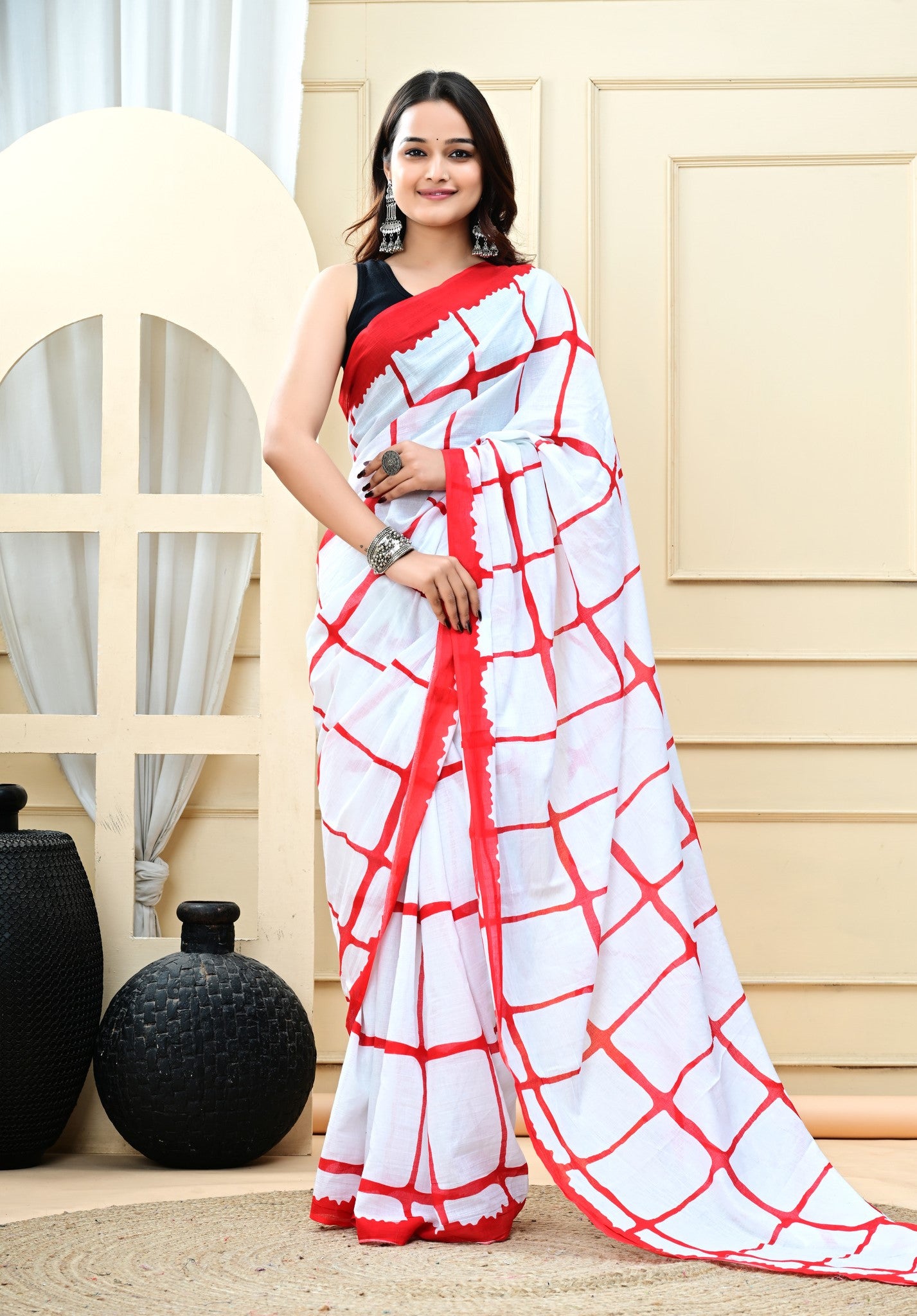 Grid Glamour Mulmul Saree