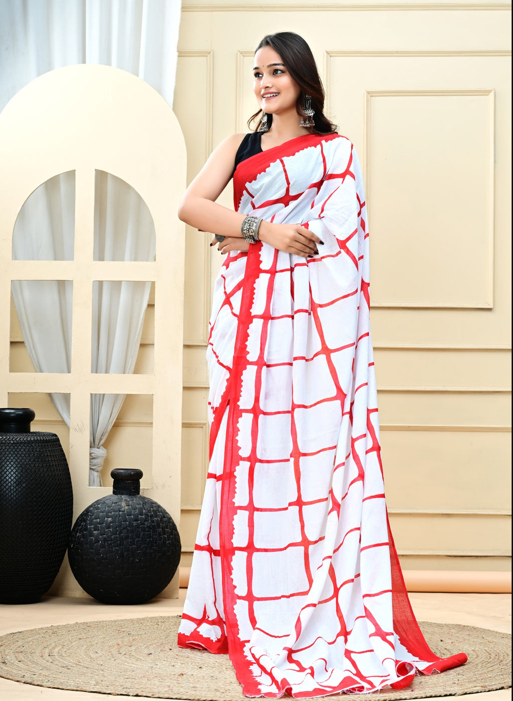 Grid Glamour Mulmul Saree