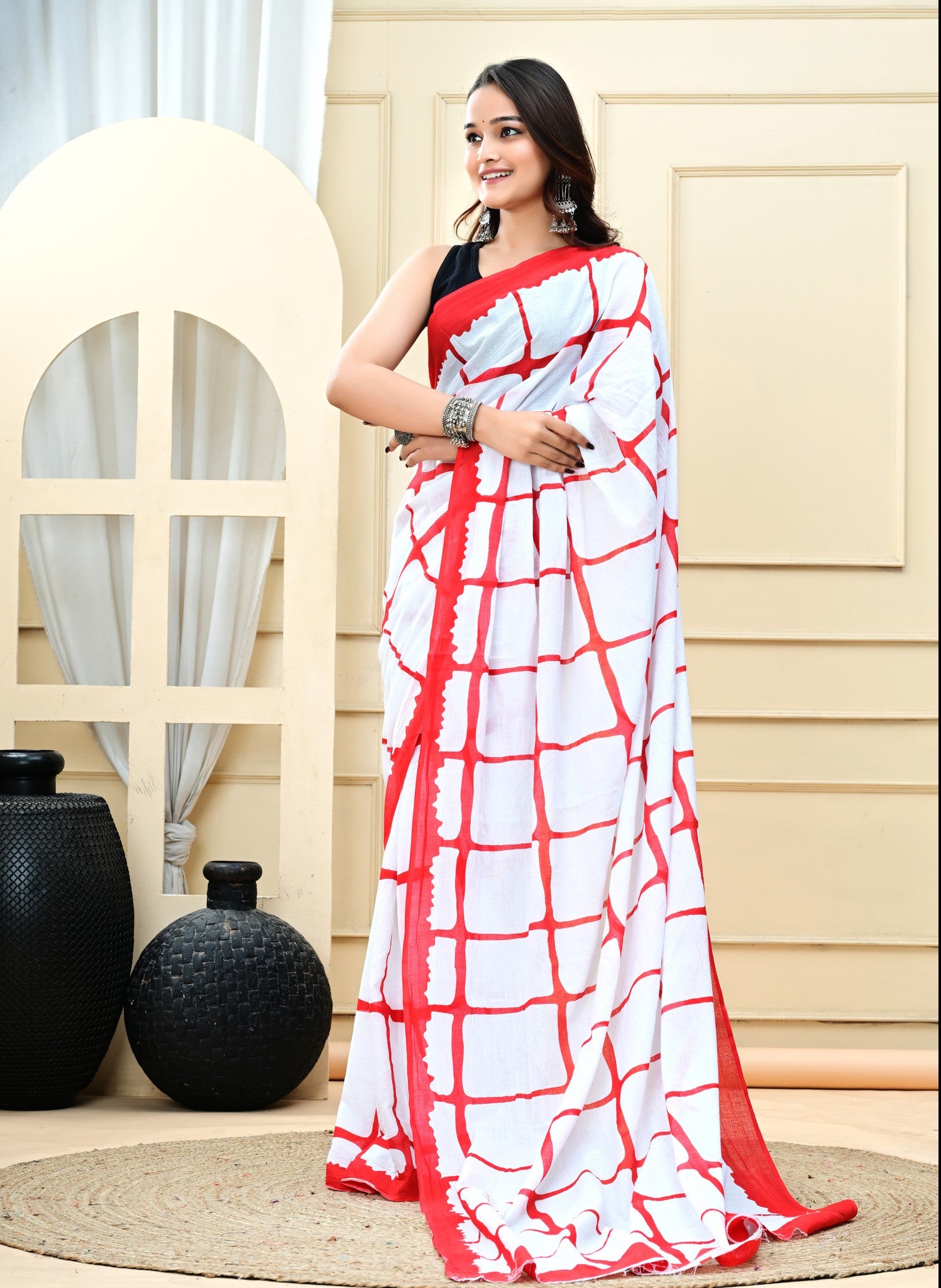 Grid Glamour Mulmul Saree