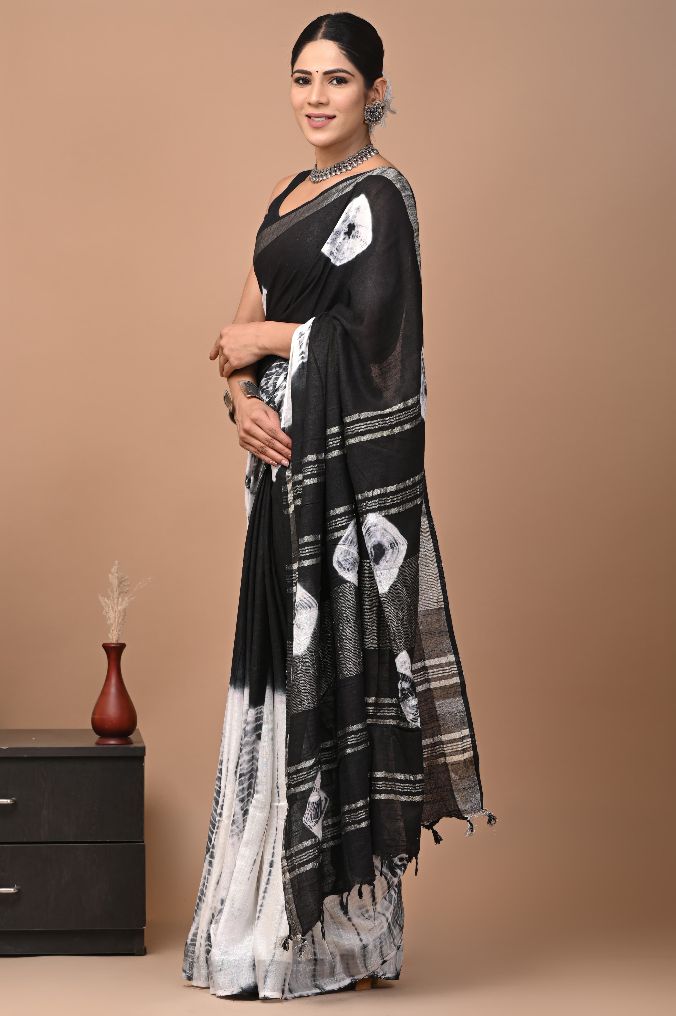 Mono Majesty Saree