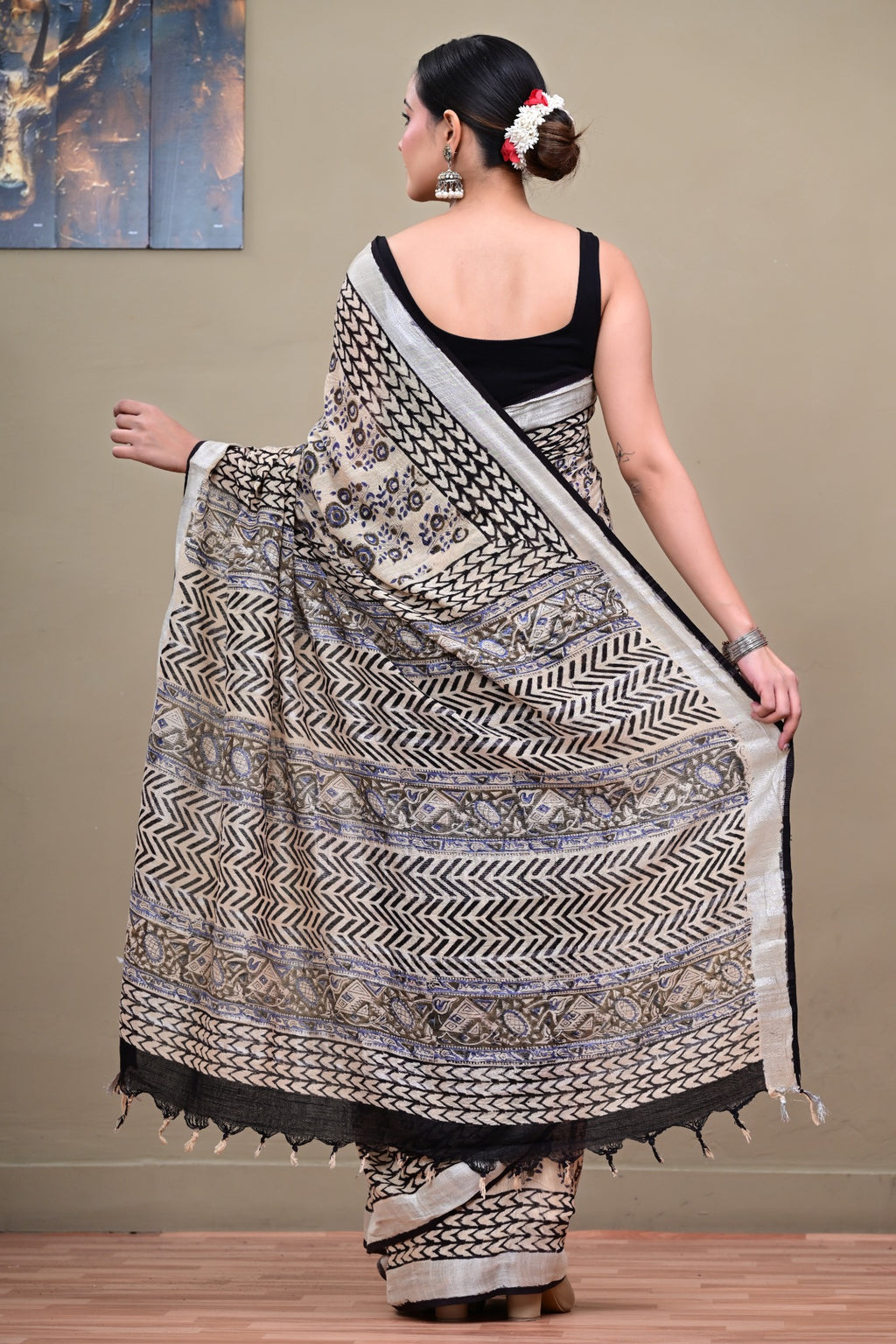 Neel Dhara statement pallu back view