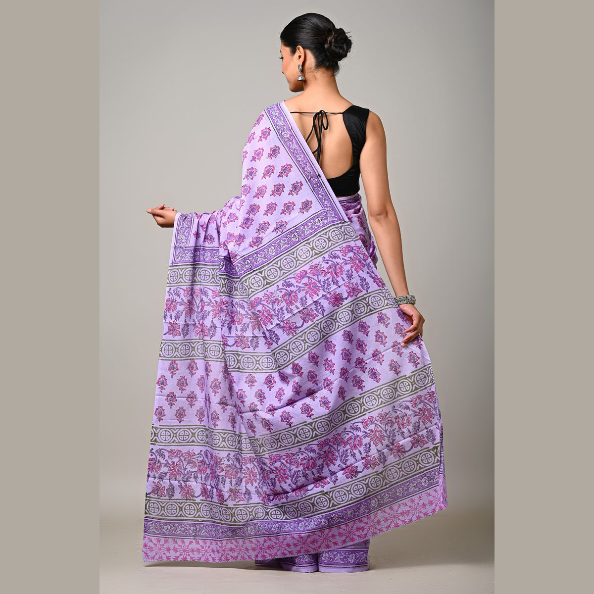 Lavender Gulzar handblock printed mulmul cotton saree full pallu view