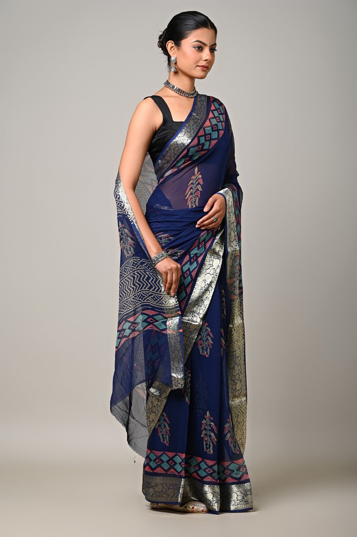 Neel Riwaaz navy chiffon saree full length view