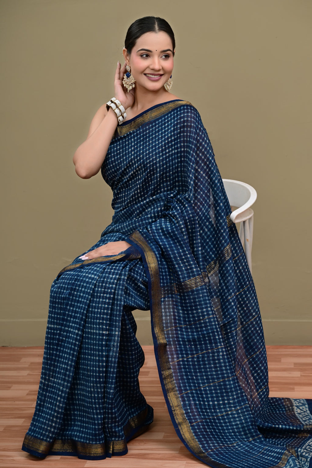 Neel Jharokha Maheshwari handblock printed saree model view