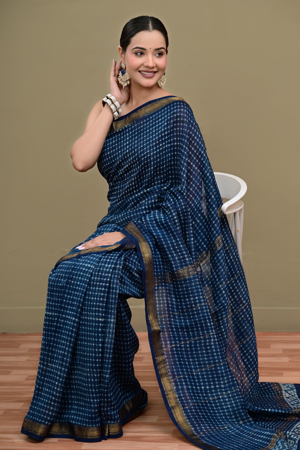 Neel Jharokha Maheshwari handblock printed saree model view