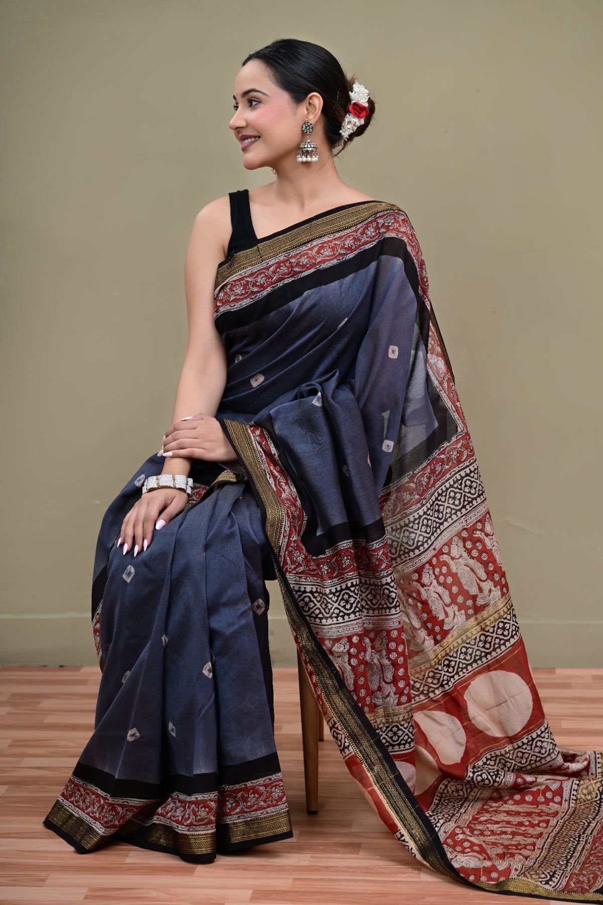 Shyam Katha Maheshwari saree seated pallu view