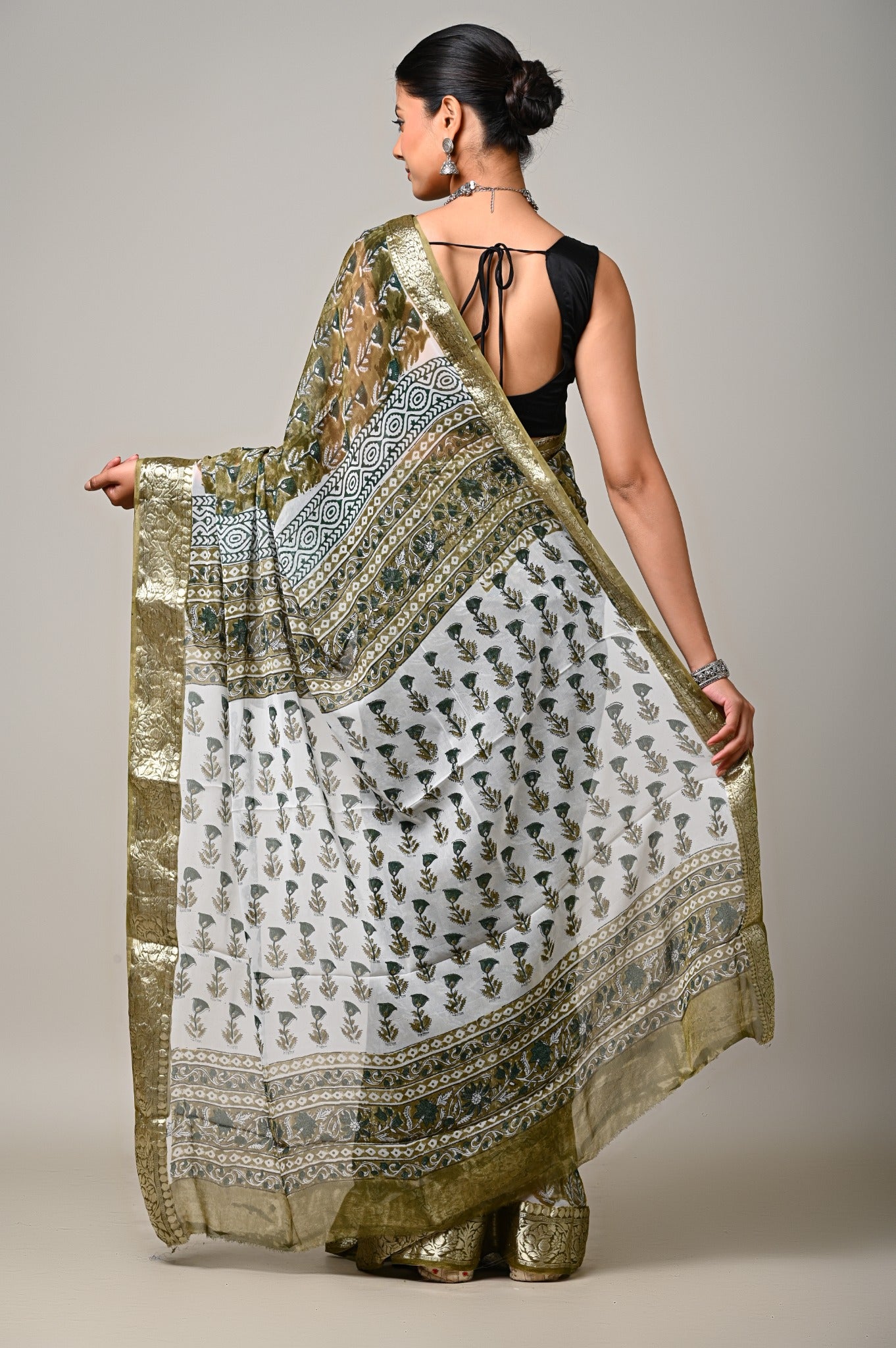 Zaitoon Bagh olive and ivory chiffon saree full pallu view